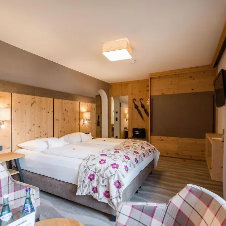 & Sonne 4 Sterne Superior Hotel Kirchberg in Tirol