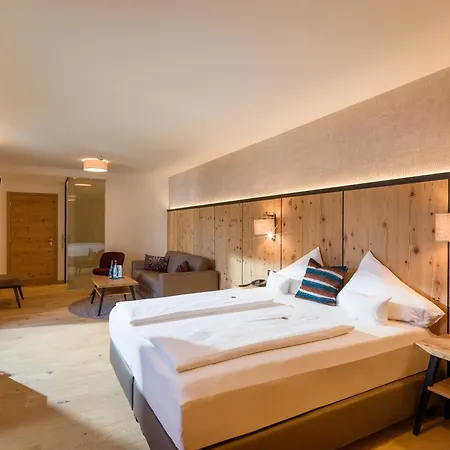 & Sonne 4 Sterne Superior Hotell Kirchberg in Tirol