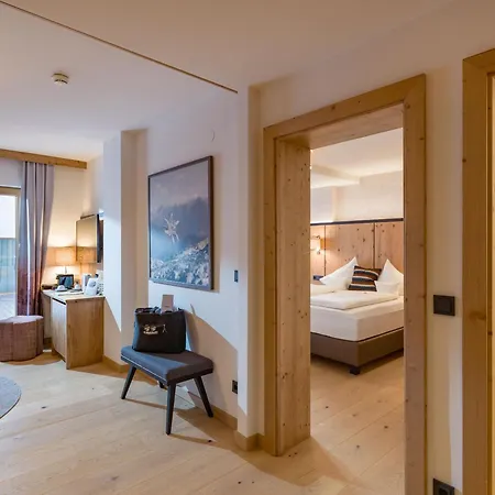 & Sonne 4 Sterne Superior Hotel Kirchberg in Tirol
